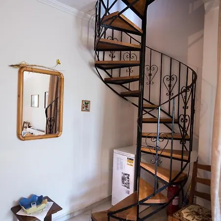 Zeta's Two Floor House In アパート Lefkáda